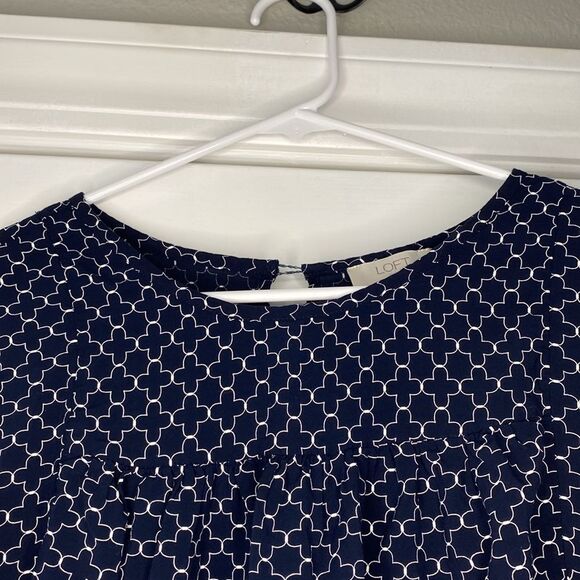 Loft Outlet Geometric Blue and White Sleeveless Top Blouse Size Large Petite - Picture 2 of 7